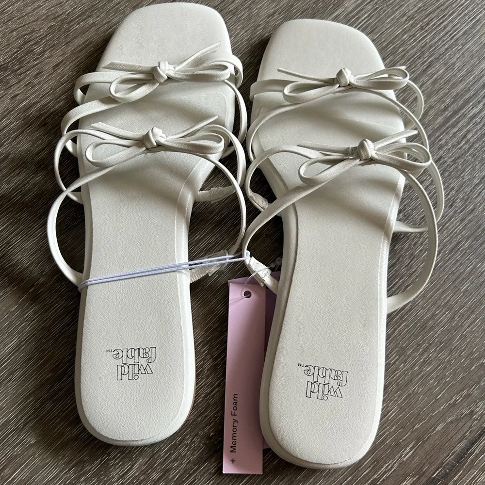 NWT Wild Fable White Memory Foam Kristen Flat Bow Sandals - Picture 8 of 9